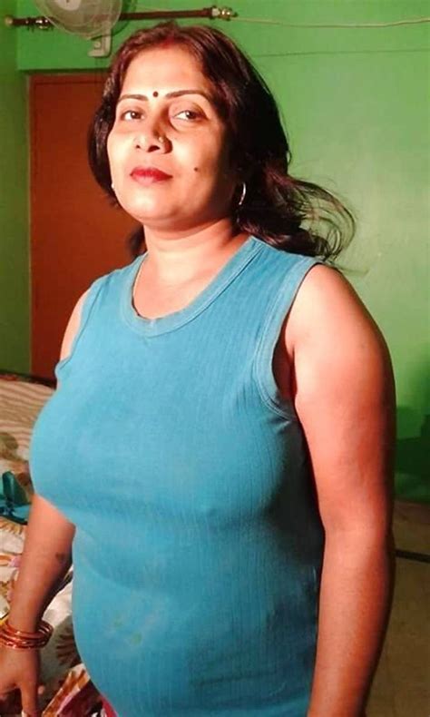 bhabi pussy pics|Sexually Teasing Desi Nude Bhabhi Photo Gallery – 57 Pics